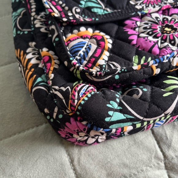 NWT Vera Bradley Mailbag Crossbody Purse Bandana Swirl Retired Design - Picture 3 of 9